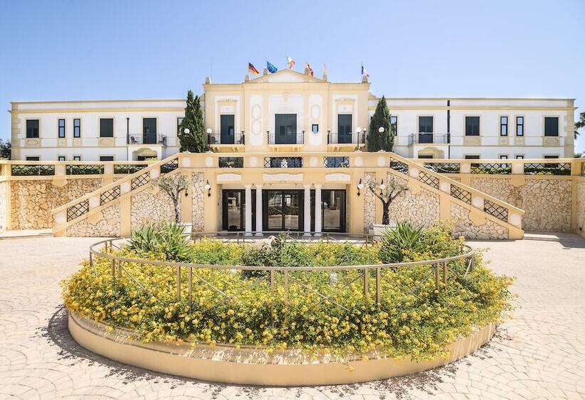 هتل Delfino Beach