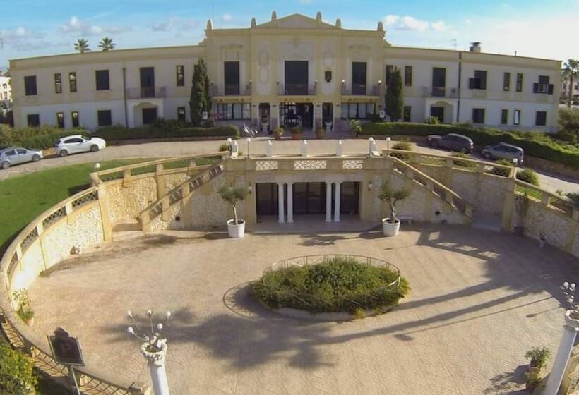 هتل Delfino Beach