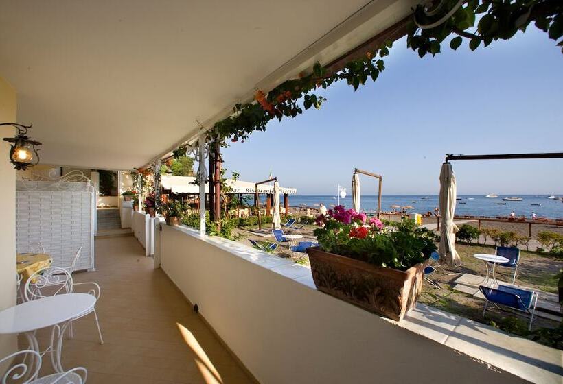 هتل La Caravella Di Positano   Relais & Beach