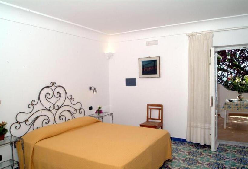 هتل La Caravella Di Positano   Relais & Beach