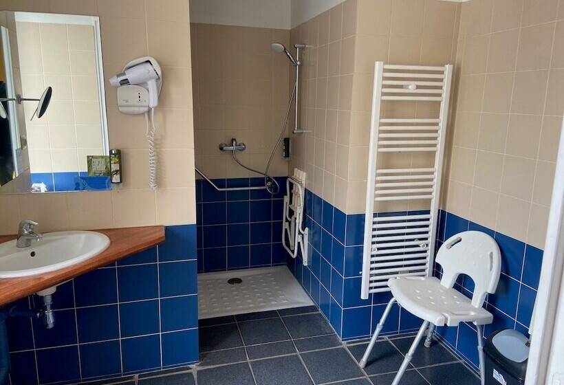 Logis Hotel   La Petite Rade