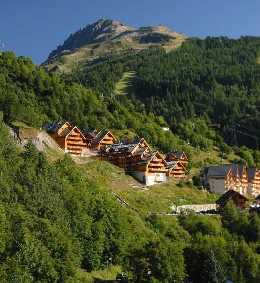 Отель Residence Odalys Le Hameau Et Les Chalets De La Vallee D Or