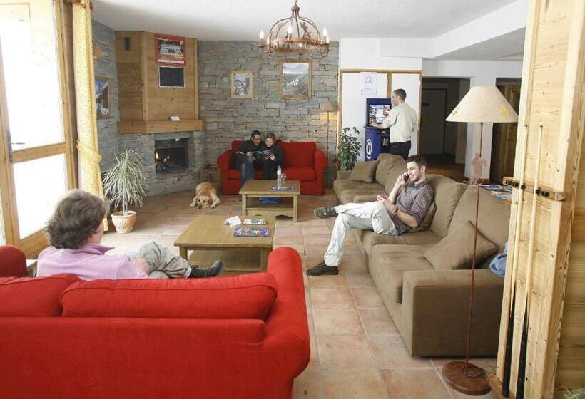 Отель Residence Odalys Le Hameau Et Les Chalets De La Vallee D Or