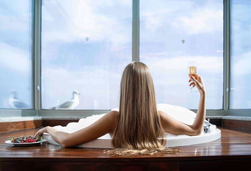 هتل Rixos Sungate, The Land of Legends Access