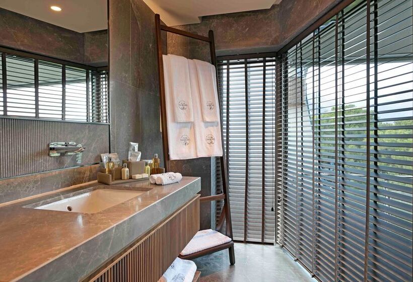 هتل Rixos Sungate, The Land of Legends Access