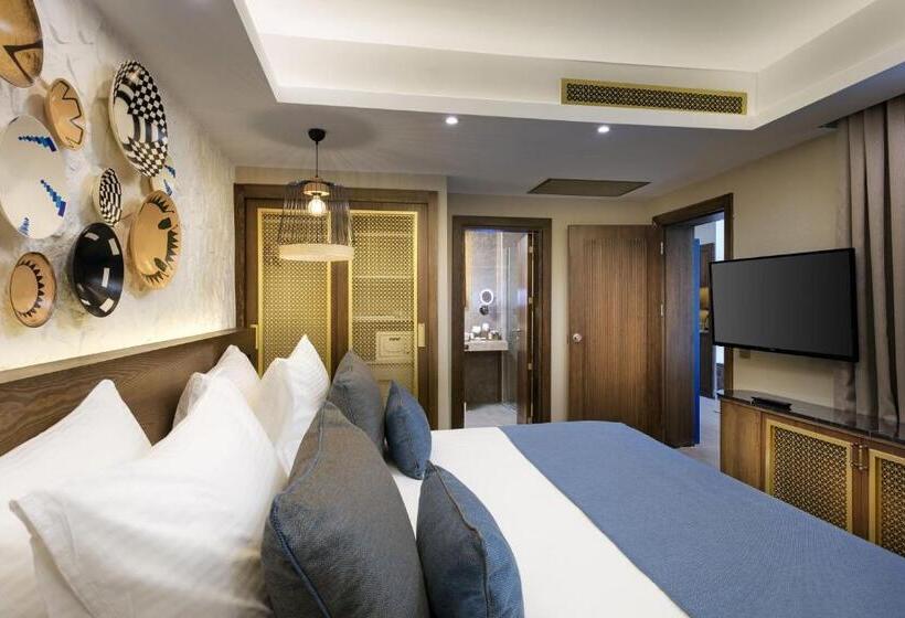 هتل Rixos Sungate, The Land of Legends Access