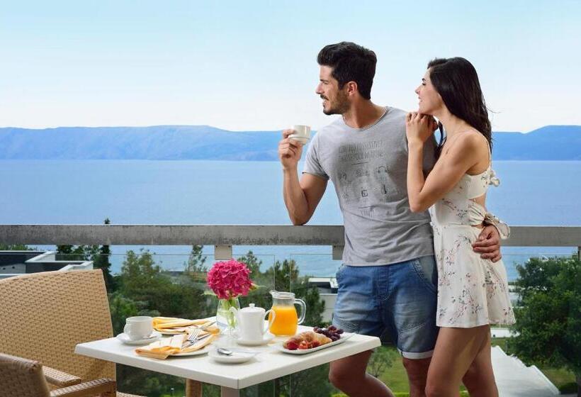 هتل Grand Novi Vinodolski Resort