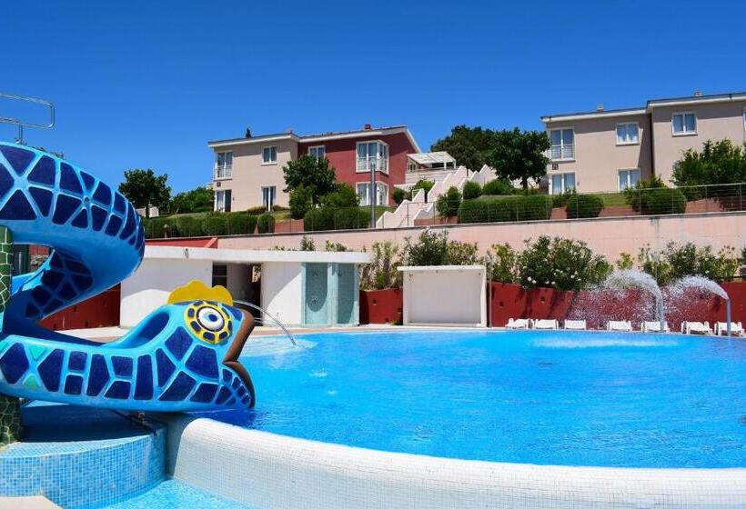 هتل Grand Novi Vinodolski Resort