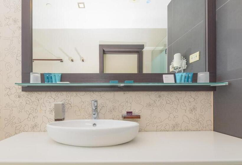 هتل Grand Novi Vinodolski Resort