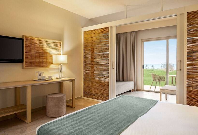 استراحتگاه Ramada Hotel & Suites By Wyndham Ayia Napa