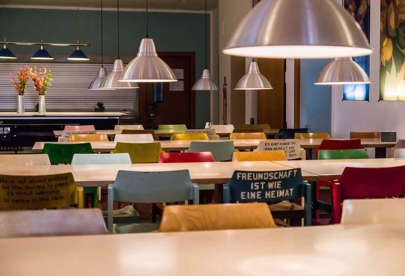 فندق Amstel House Hostel