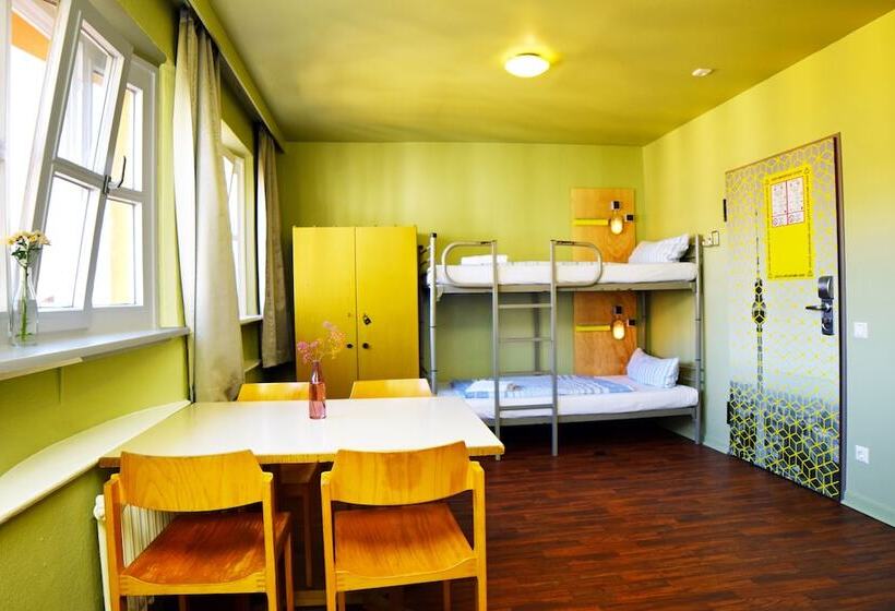 فندق Amstel House Hostel
