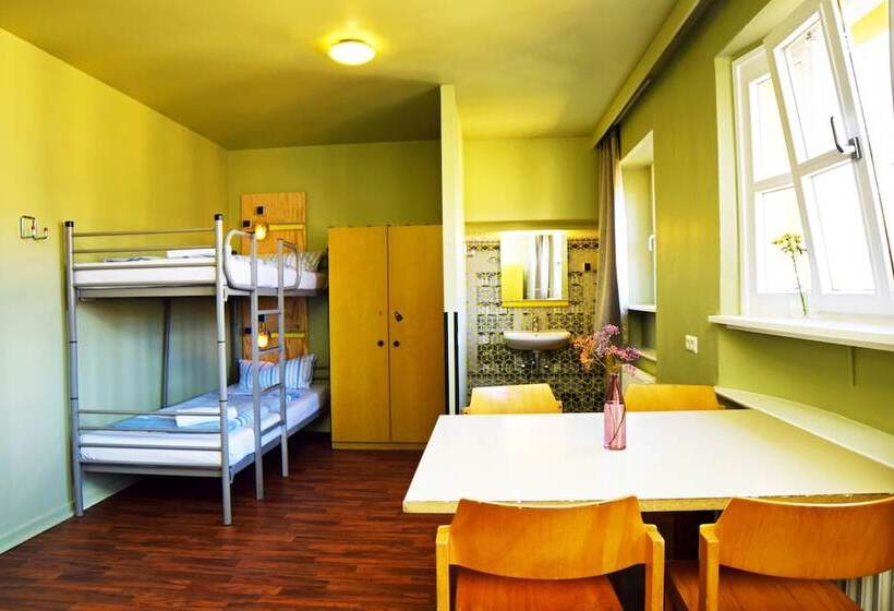 فندق Amstel House Hostel
