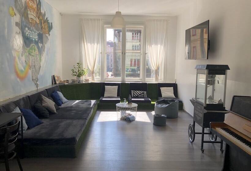 בית מלון כפרי Hostel Downtown