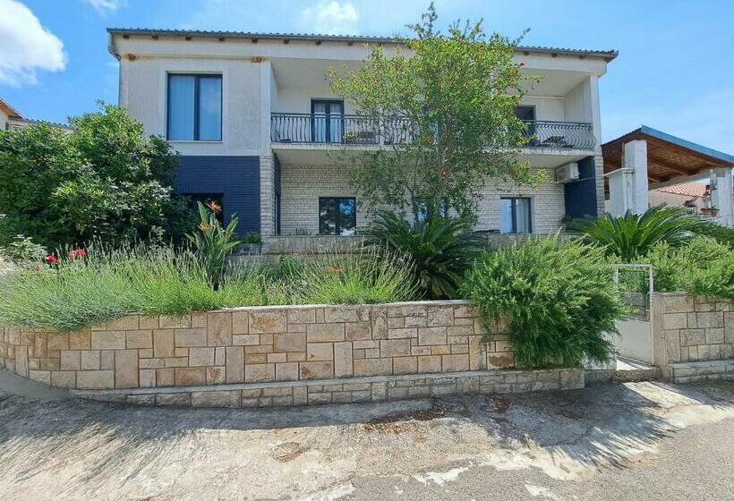 هتل Guesthouse Tamara