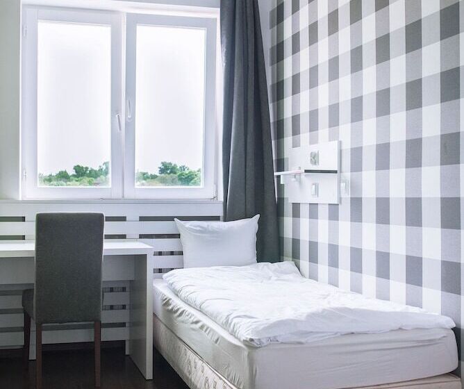 هتل Tatamka Hostel