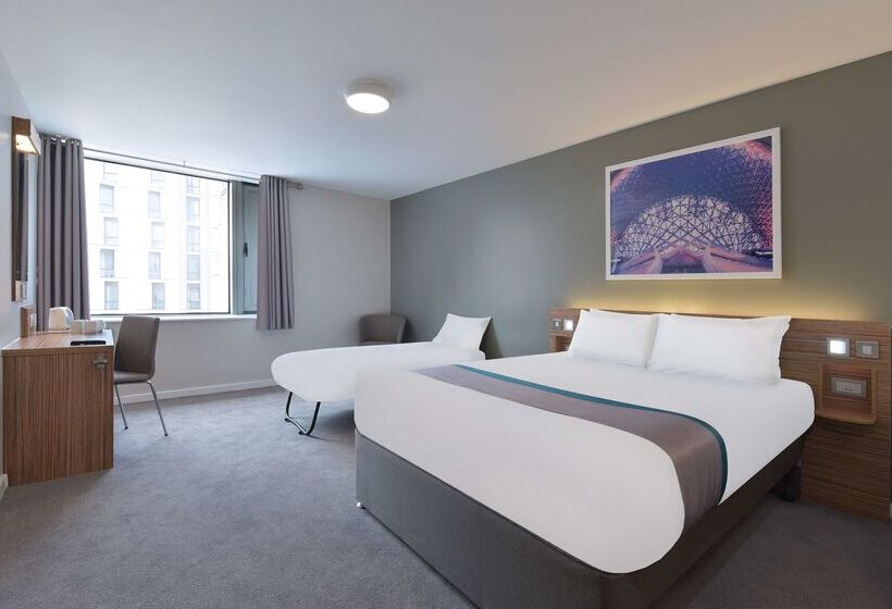 هتل Travelodge London Central Waterloo