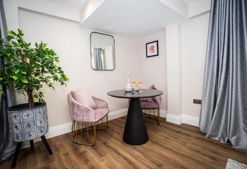 هتل The Gresham Apart