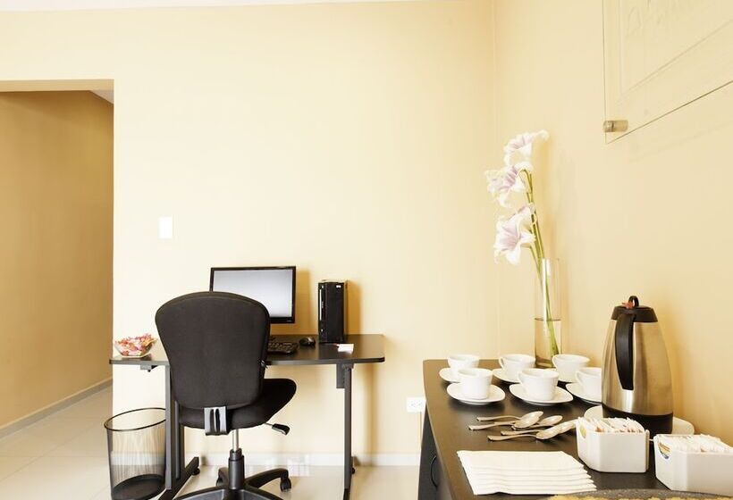 ホテル Mision Express Merida Altabrisa