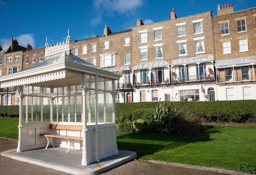 فندق The Royal Harbour