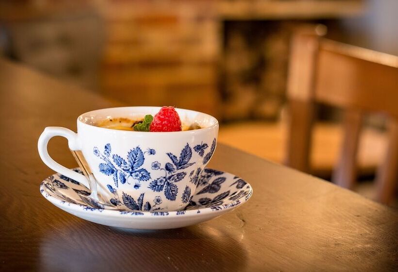 هتل The Saracens Head