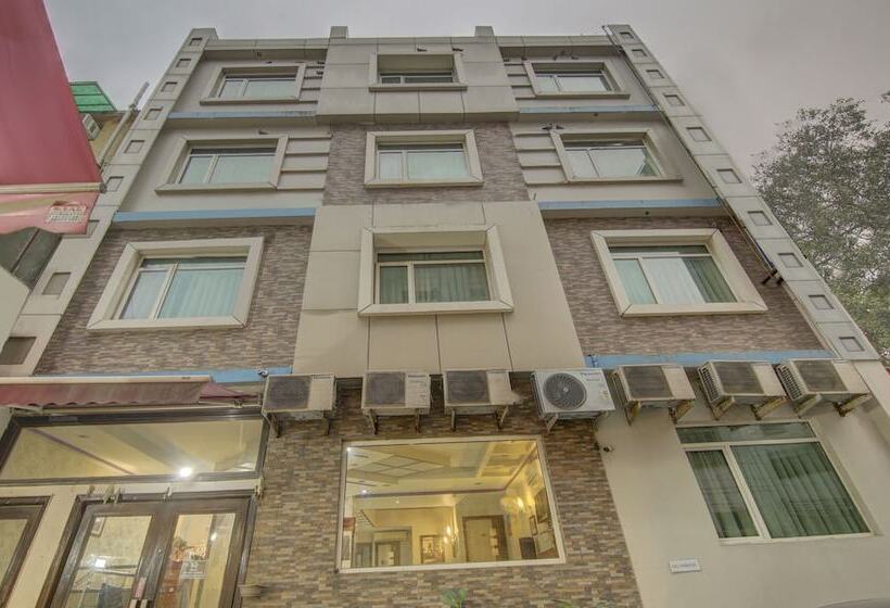 ホテル Treebo Rockwell Plaza