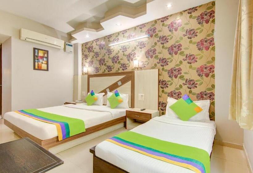 ホテル Treebo Rockwell Plaza