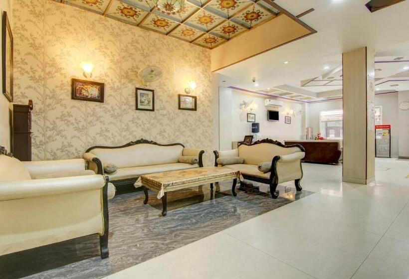 ホテル Treebo Rockwell Plaza