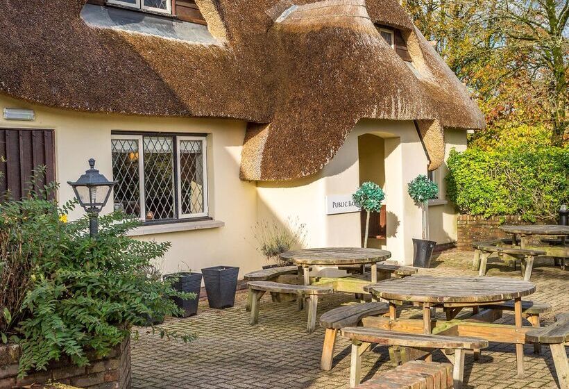 בית מלון כפרי Woodford Bridge Country Club