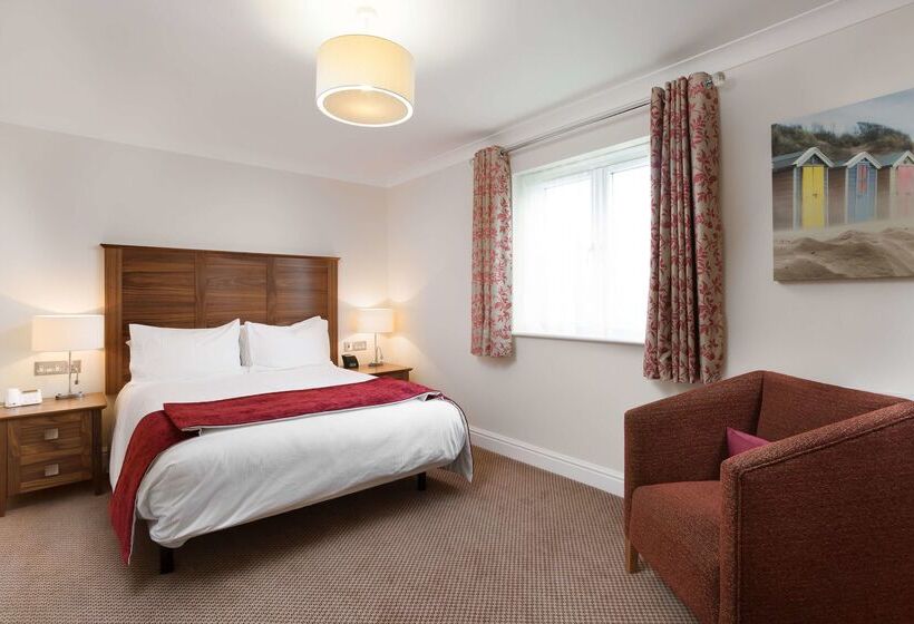 בית מלון כפרי Woodford Bridge Country Club