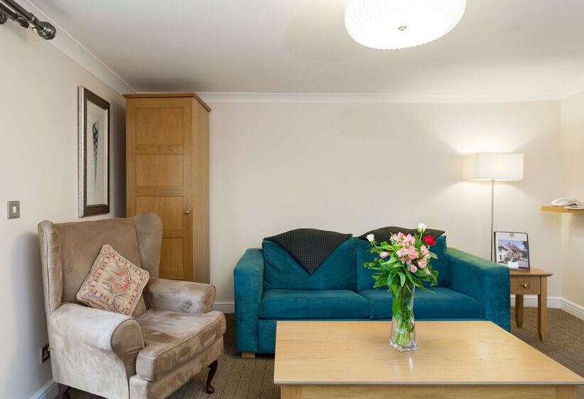 בית מלון כפרי Woodford Bridge Country Club