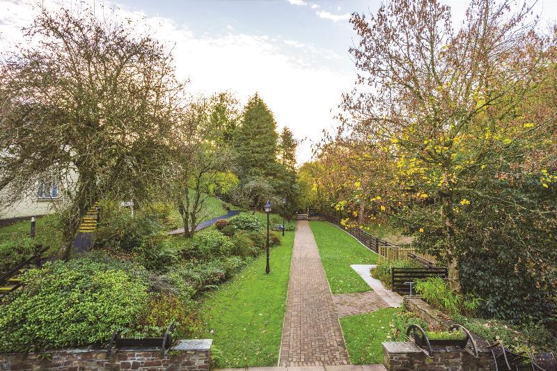 בית מלון כפרי Woodford Bridge Country Club