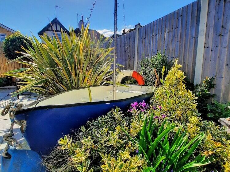 تختخواب و صبحانه Viva Guest House