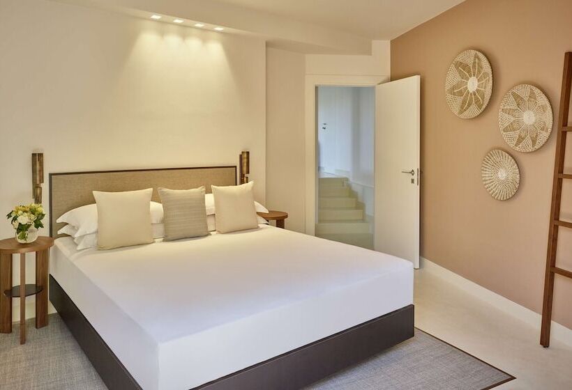 Отель Baia Di Chia Resort Sardinia, Curio Collection By Hilton