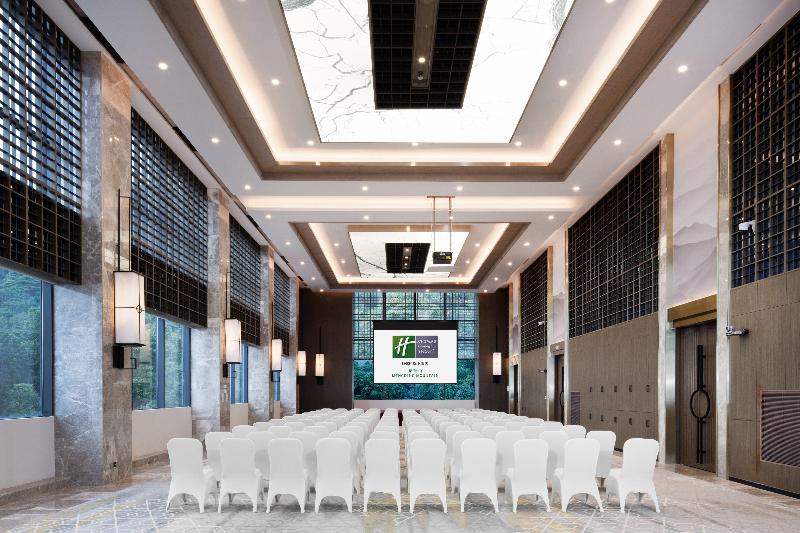 Отель Holiday Inn Resort Mengding Mountain By Ihg