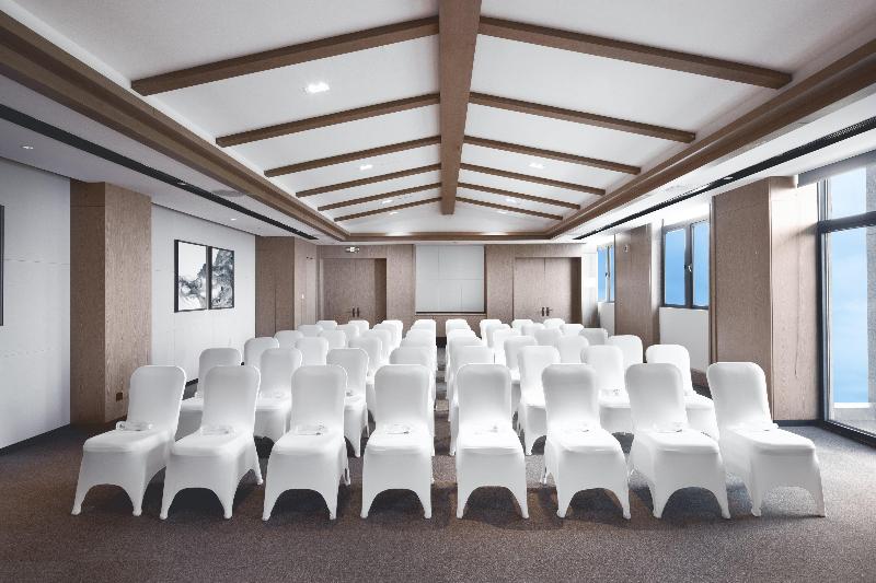 Отель Holiday Inn Resort Mengding Mountain By Ihg
