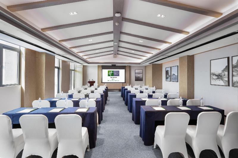 Отель Holiday Inn Resort Mengding Mountain By Ihg