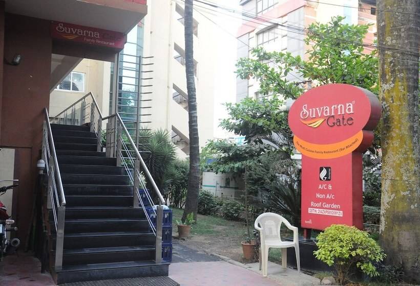 호텔 Suvarna Regency