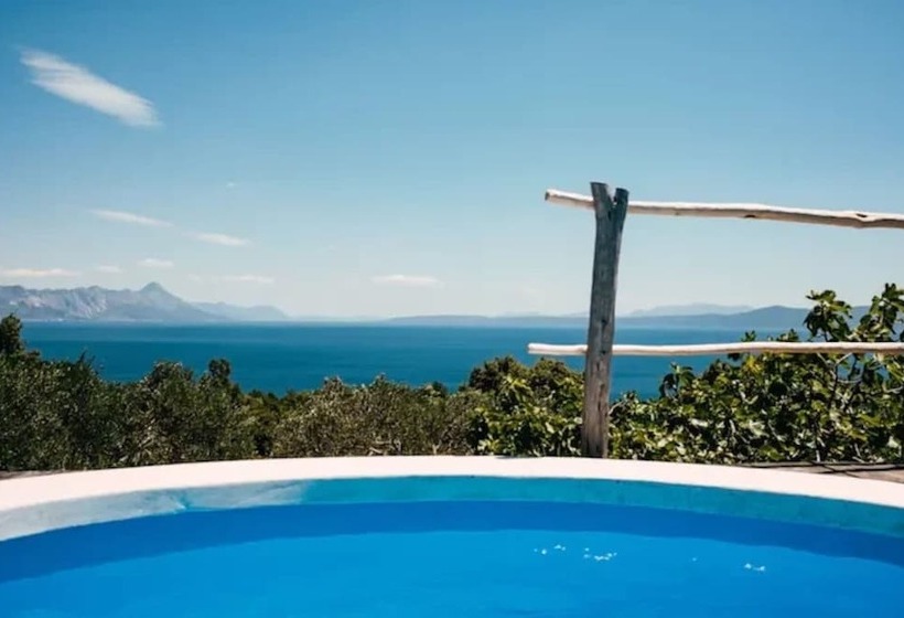 Lovely Cottage With Sea Views In Selca, Croatia
