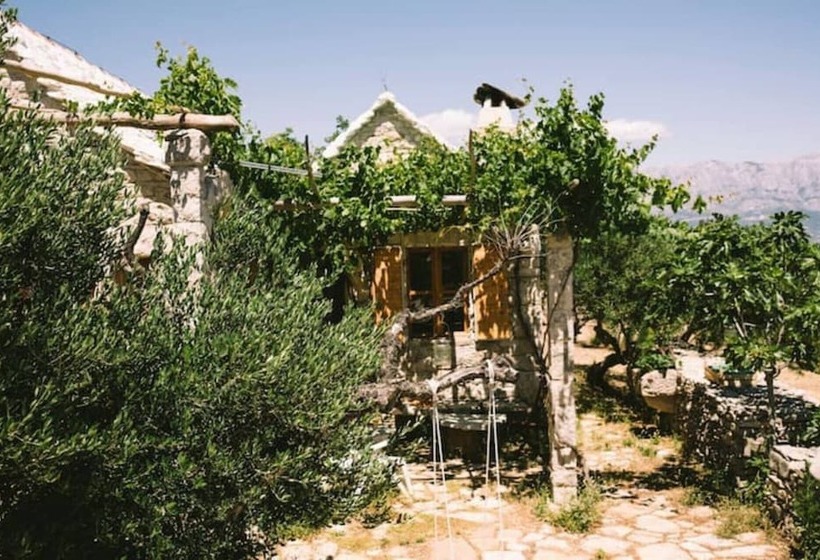 Lovely Cottage With Sea Views In Selca, Croatia