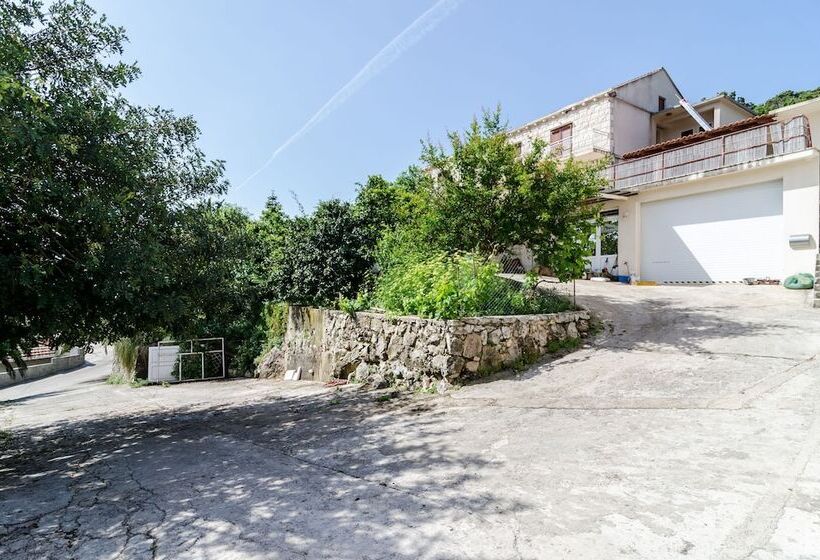 膳宿费 Villa Peragić
