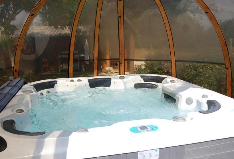 住宿加早餐  La Ferme De Laupilière