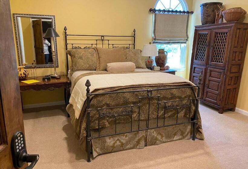 مبيت وإفطار The Birdnest Inn