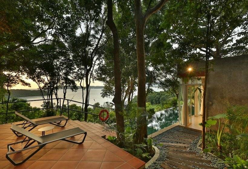 Szálloda Ambong Pool Villas