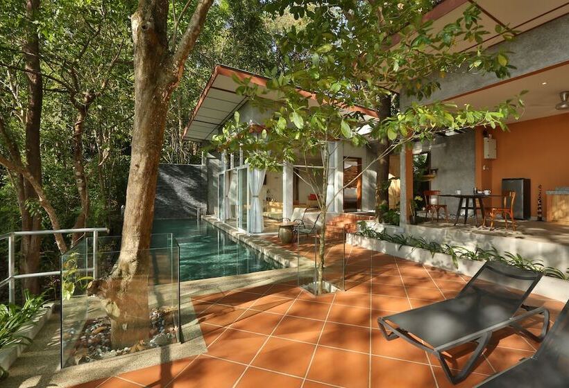 Szálloda Ambong Pool Villas