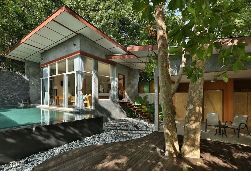 Szálloda Ambong Pool Villas