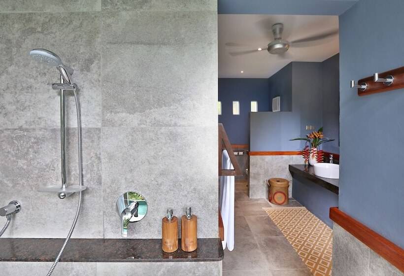 Szálloda Ambong Pool Villas