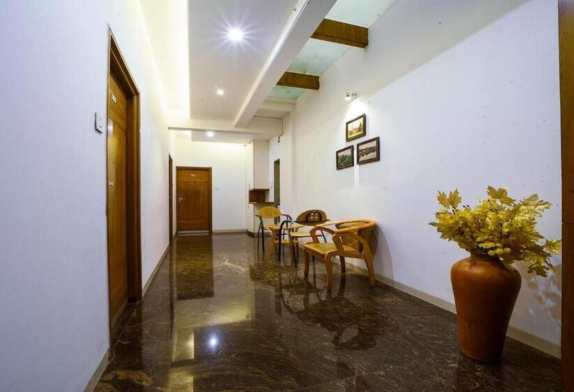 فندق Sri Sri Executive, Kolhapur