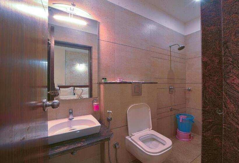 فندق Sri Sri Executive, Kolhapur