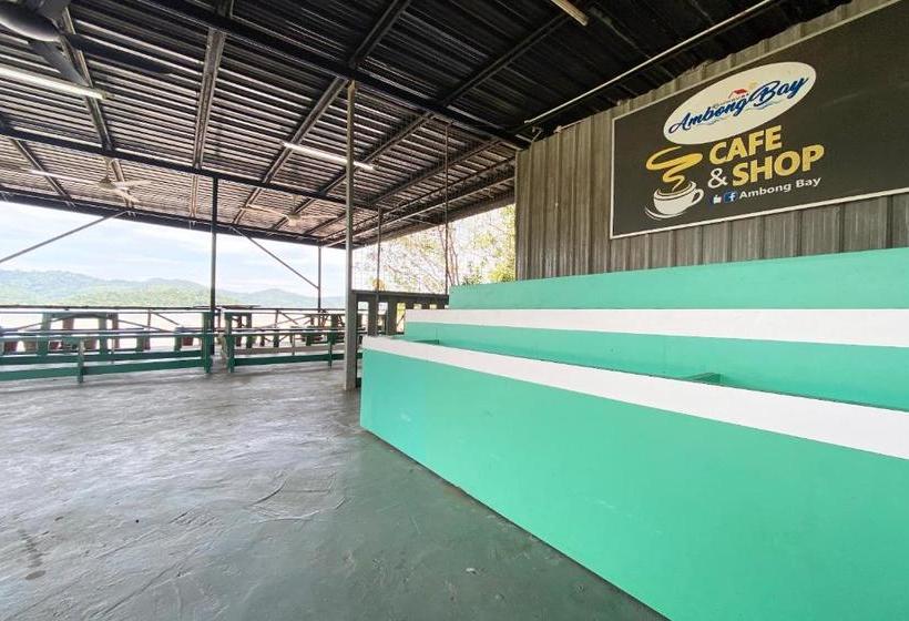 בית מלון כפרי Oyo 90319 Ambong Bay Resthouse Homes